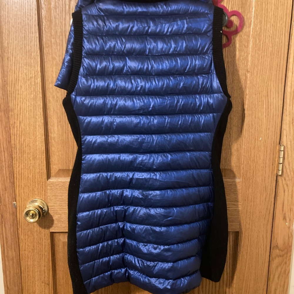 Calvin Klein premier Down woman’s puffer vest. - Picture 3 of 5